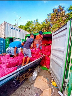 Loading container tujuan merauke